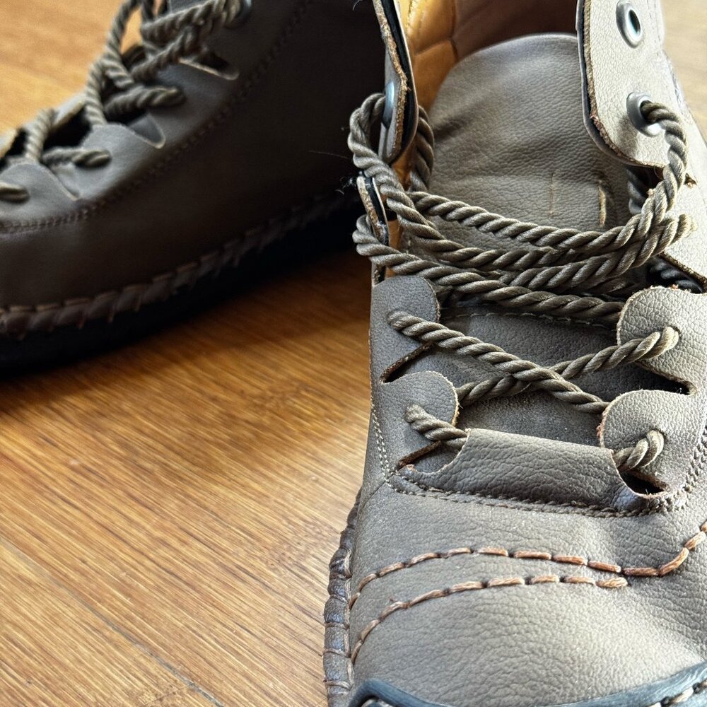 Stitched brown soft lace up boot/walking shoe